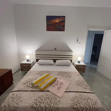 Moena Guest House * Dherinia