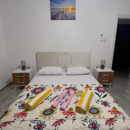 Moena Guest House ゲストハウス Dherinia