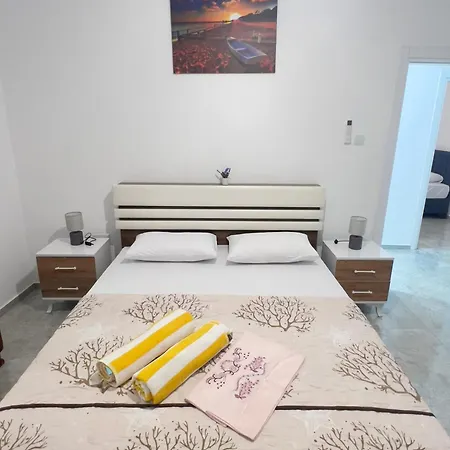 Moena Guest House * Dherinia